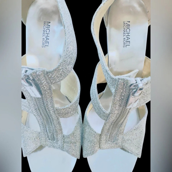 Michael Kors | Berkley T-Strap Dress Sandals (9.5) - Picture 10 of 11